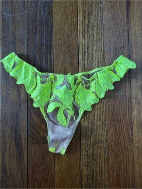 Fleur du Mal Grass Green Floral Lace Thong